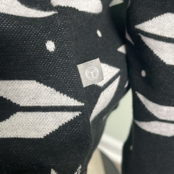 T BY Talbots RAGLAN HALF ZIP PULLOVER - GEO JACQUARD Size Medium - Picture 10 of 11